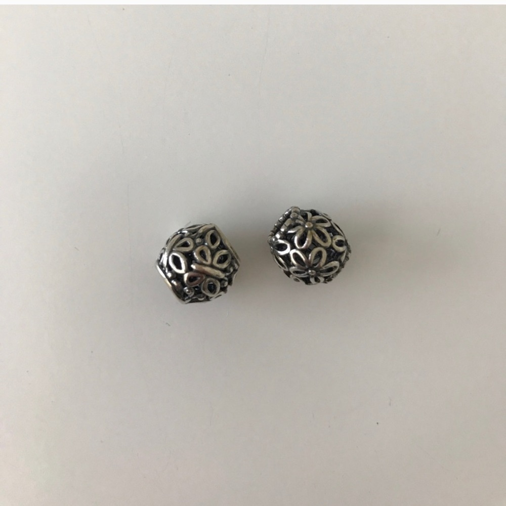 Set of flower charm